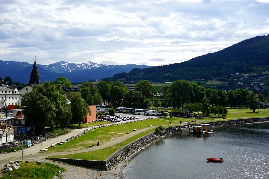 【挪威火车站周围景观摄影图片】风光旅游摄影