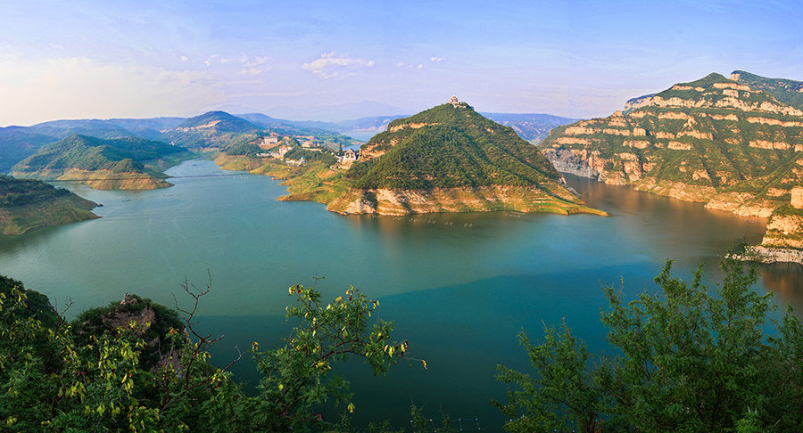 【河南济源:黄河三峡之一孤山峡景色(1)摄影图
