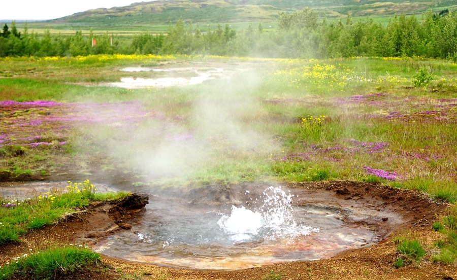 【冰岛盖策间歇喷泉喷发过程摄影图片】风光旅