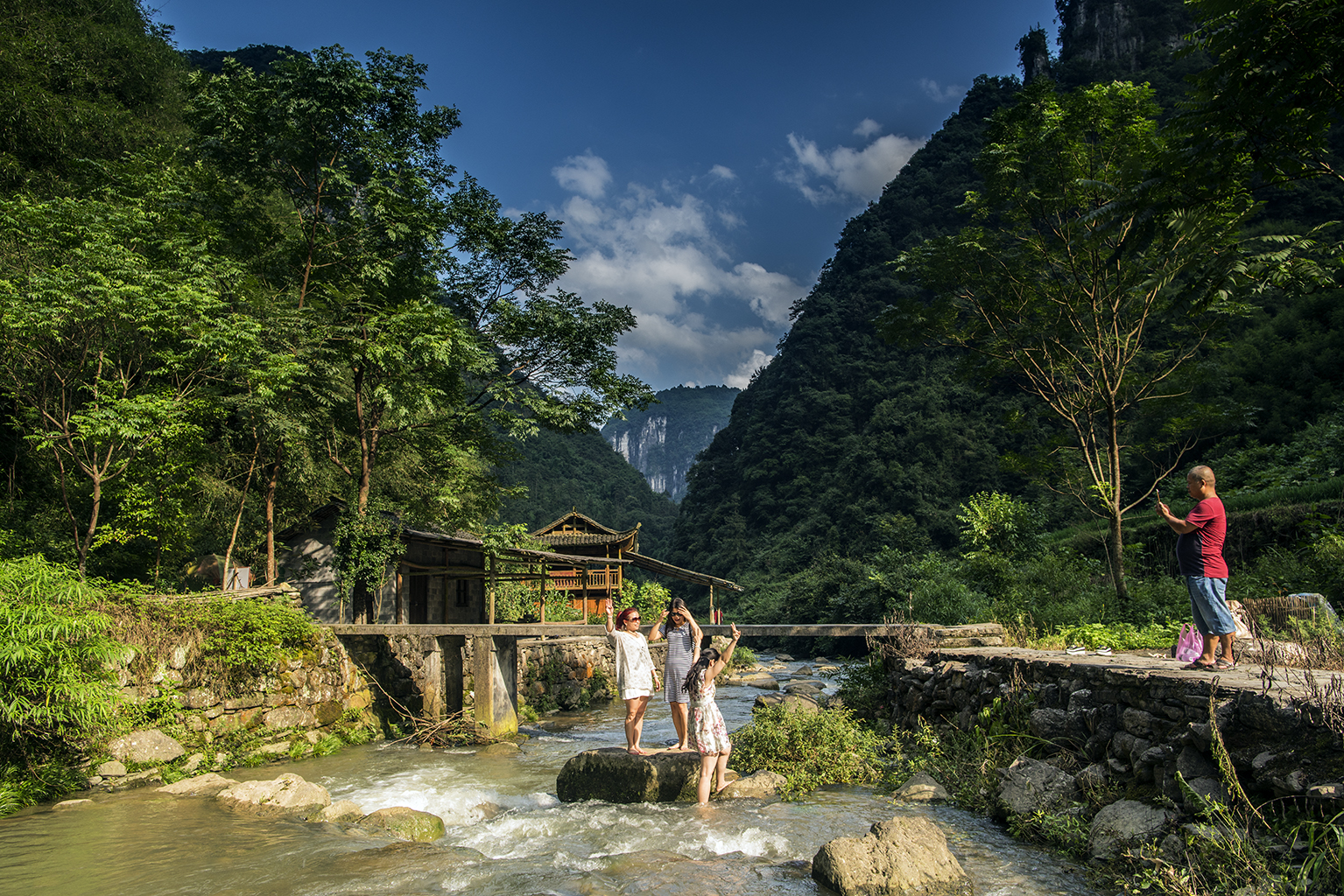 德夯苗寨峡谷风光