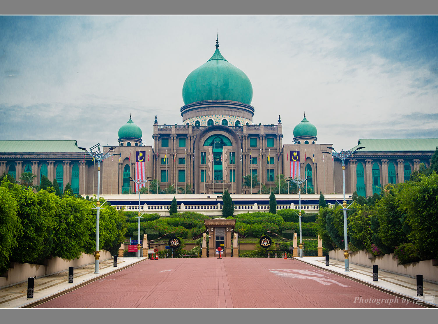 【携程攻略】布城首相署景点,马来西亚首相府就在太子城广场的正前方。是很有特点的绿色圆顶建筑，…