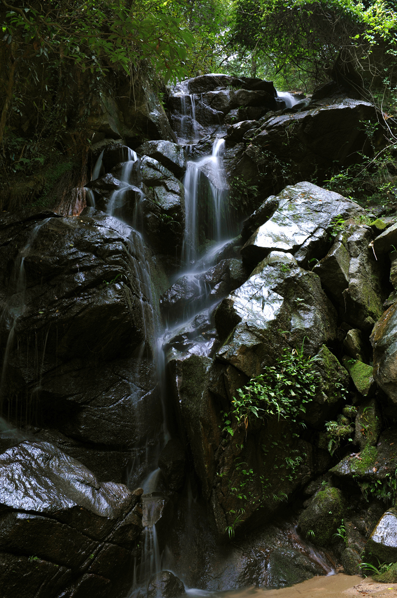 路边小瀑布——摄于南岳梵音谷