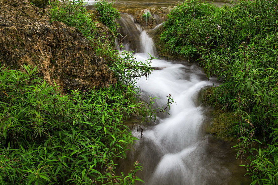 小溪流水