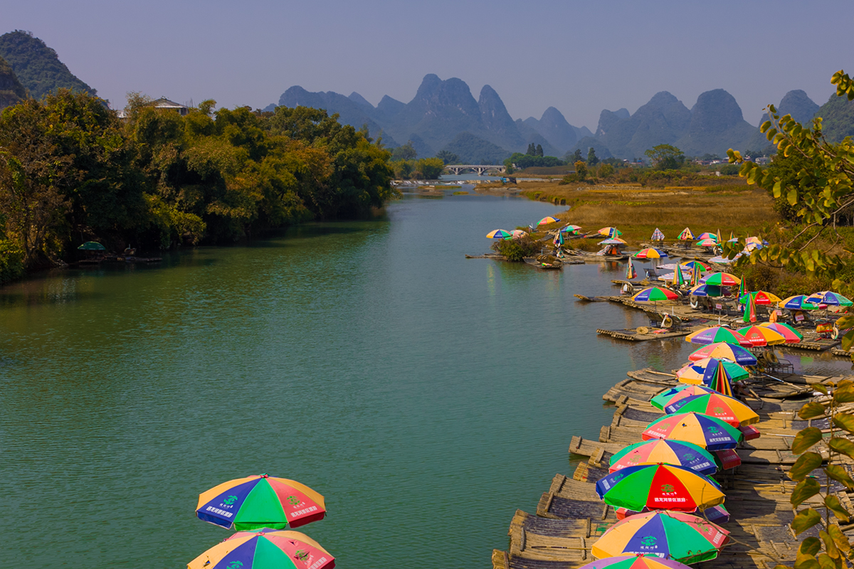 桂林阳朔遇龙河遇龙桥风景区