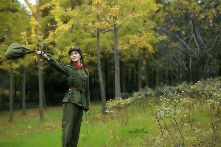 秋日女兵