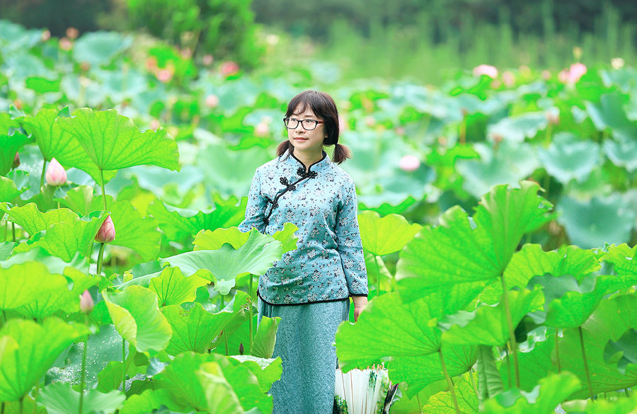 荷花人像