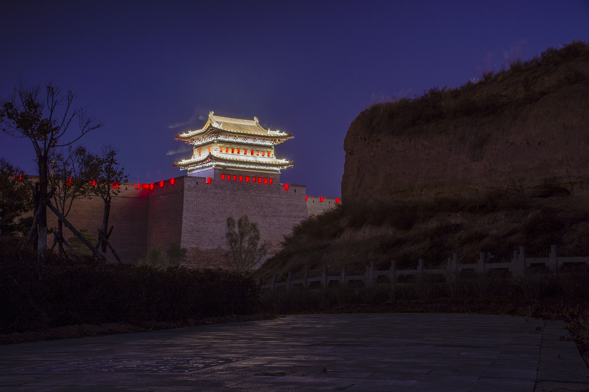 大同南城墙夜景(长曝光月亮有位移)