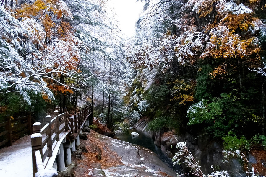 光雾山十八月潭雪景