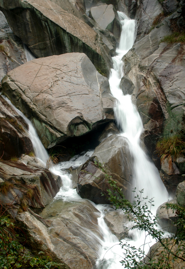 江西庐山风光 ( 雨中游秀峰峡谷 )