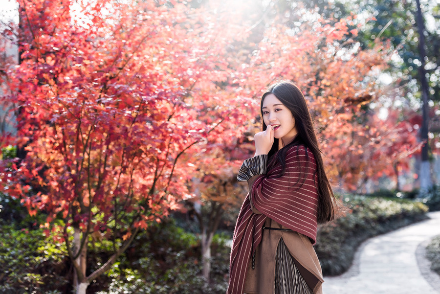 【美枫叶靓美人.摄影图片】人像摄影_太平洋电脑网
