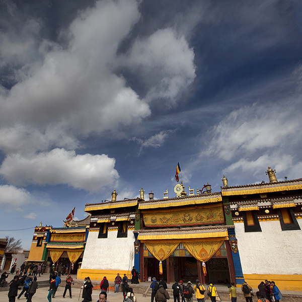 春节青海同仁旅游:吾屯寺的晒佛