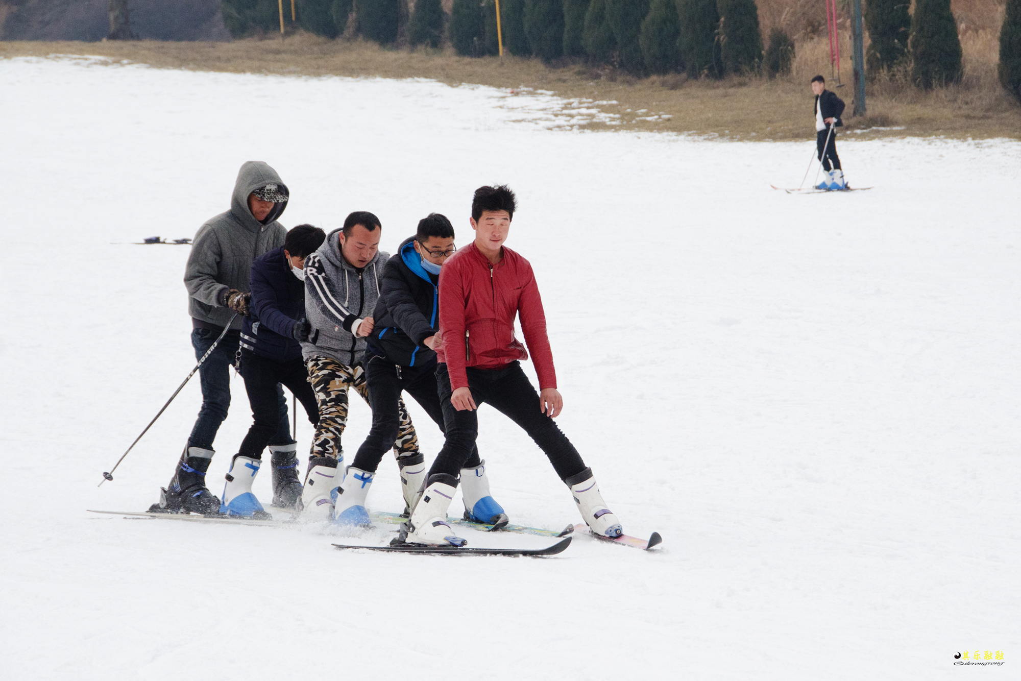 山西万荣:孤峰山滑雪场随拍