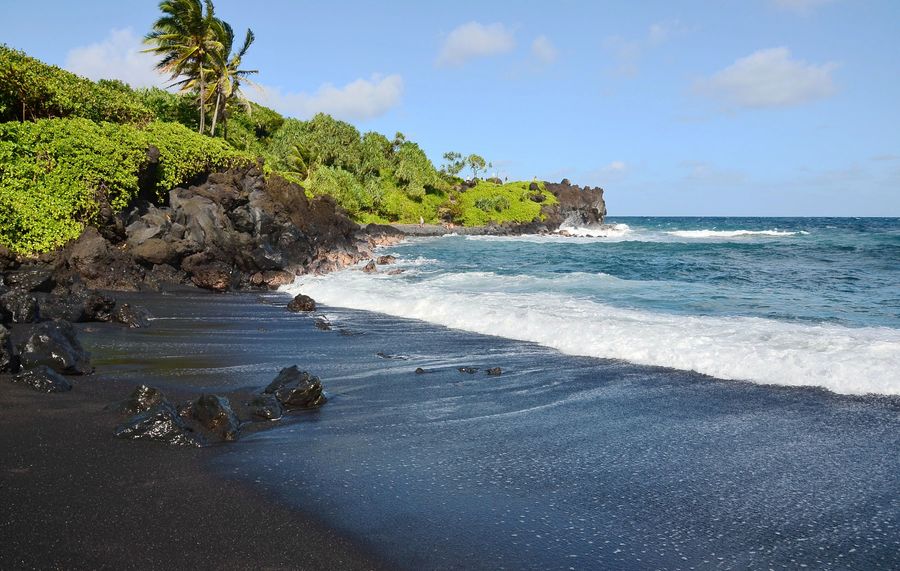 black sand beach 黑沙滩