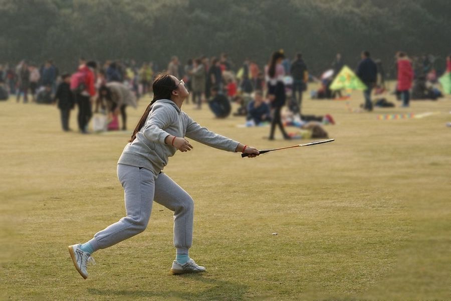 打羽毛球的女孩 (共 10 p)