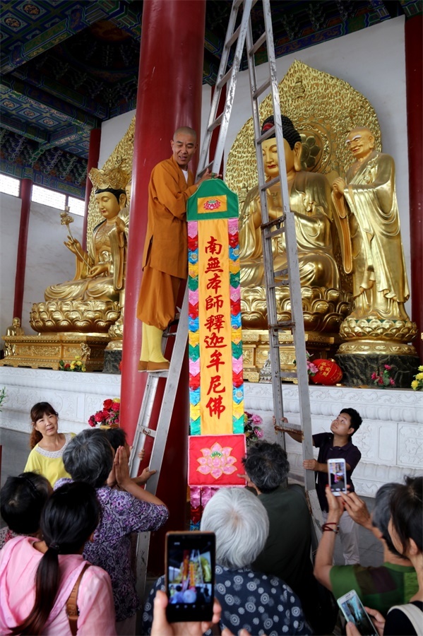 洛阳灵山寺 手机看图 作品简介 洛阳灵山寺  相关推荐 网友评论(306)