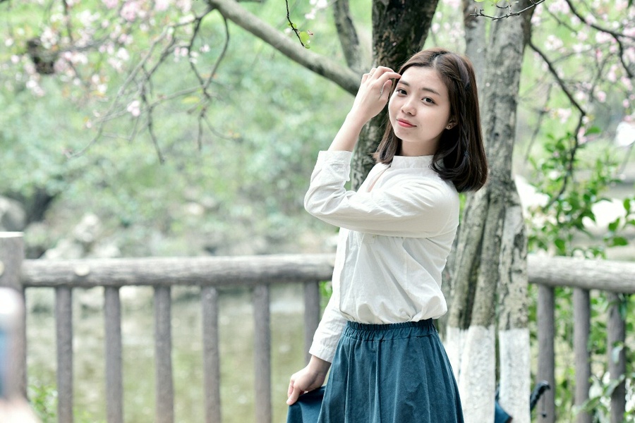 昆明园通山拍美女