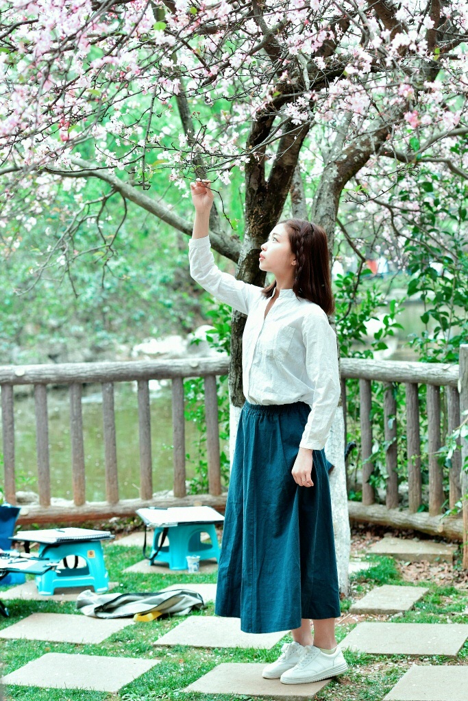 昆明园通山拍美女