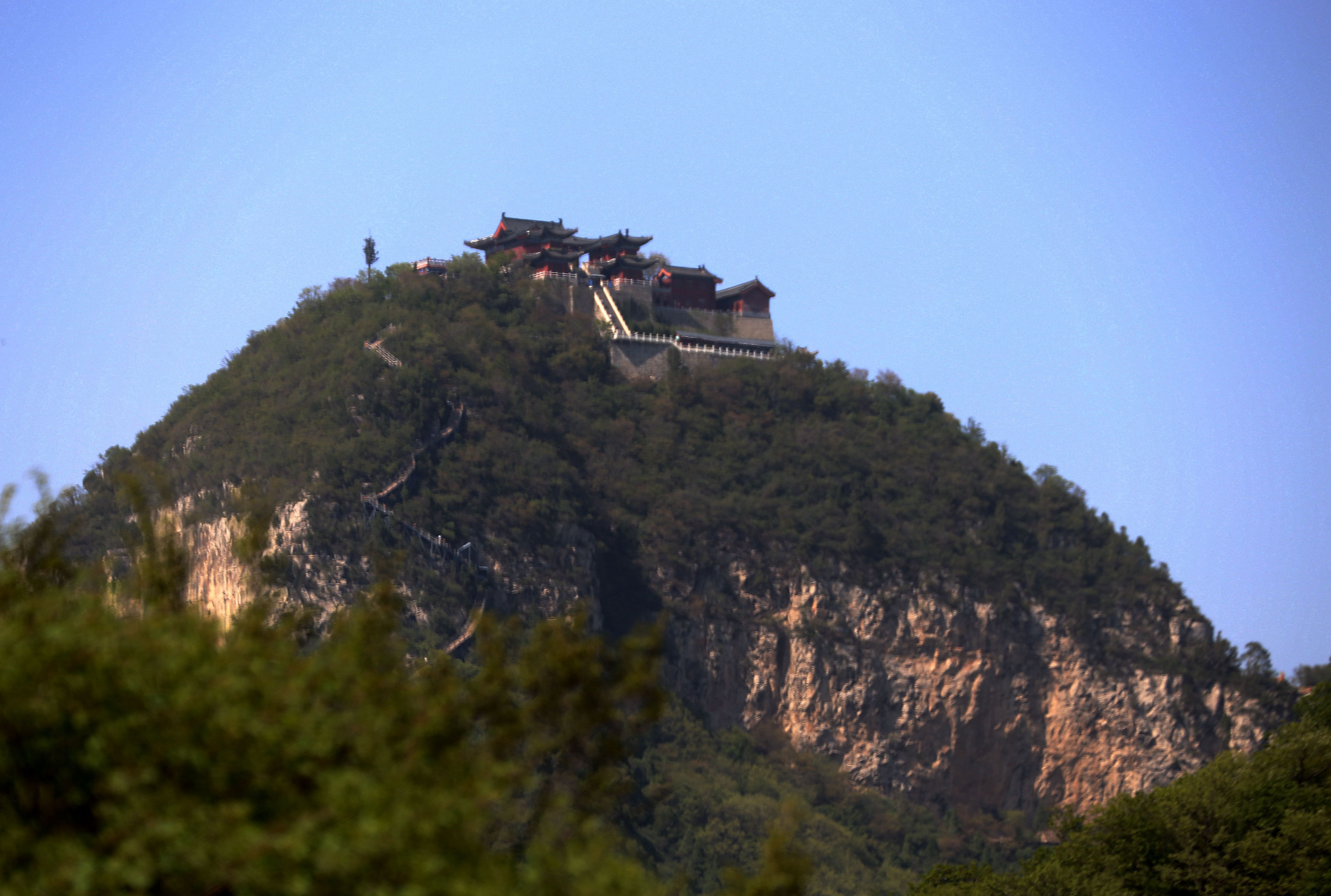 走进云台山最高峰"茱萸峰".