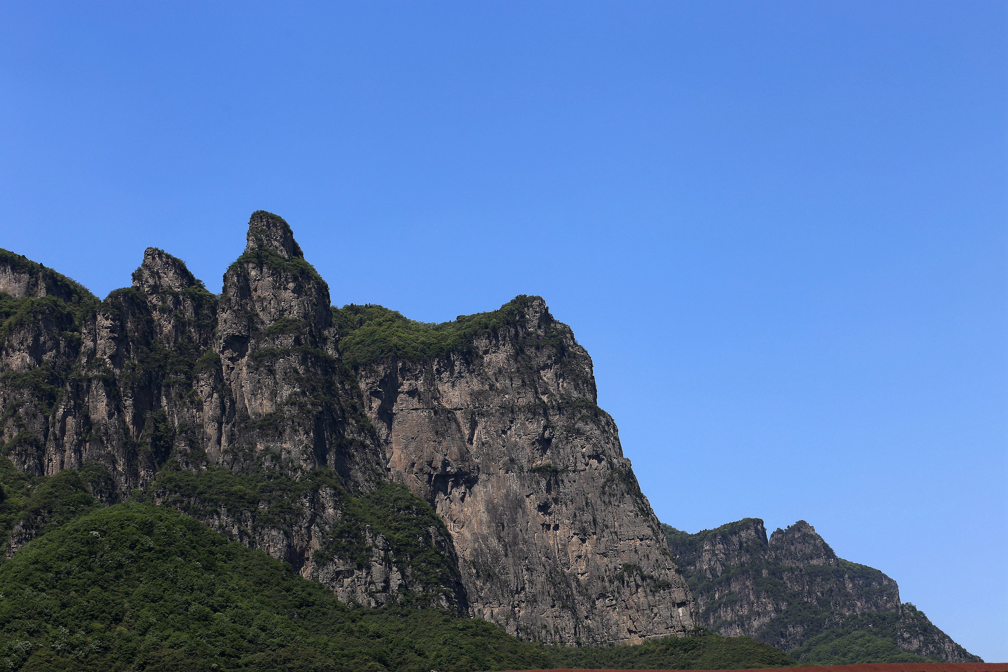 走进云台山最高峰"茱萸峰".