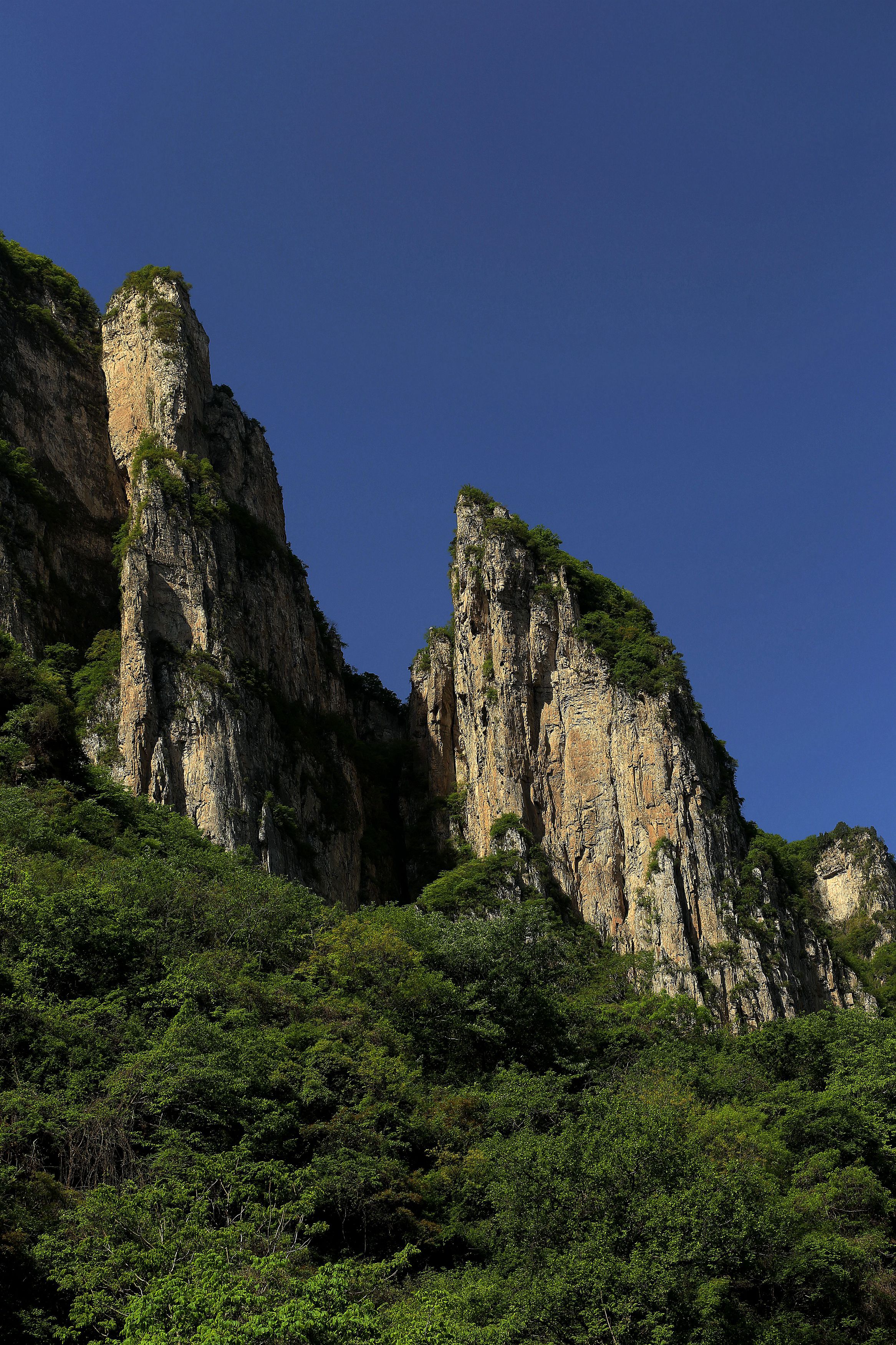 走进云台山最高峰"茱萸峰".
