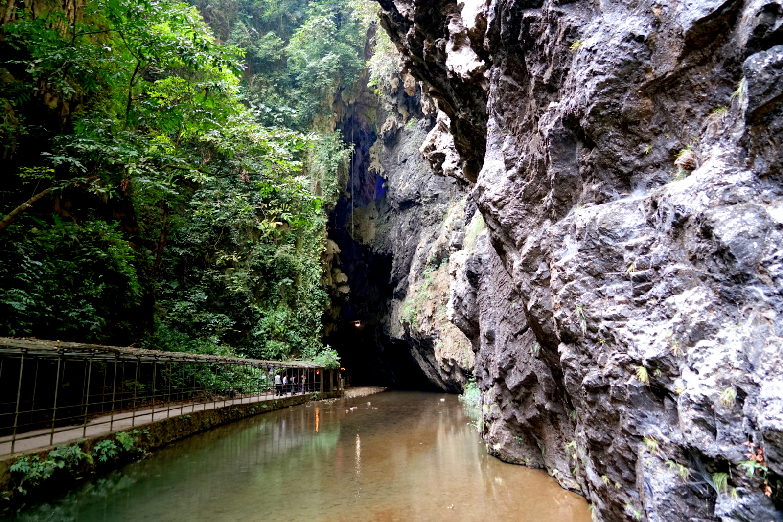 广西通灵大峡谷