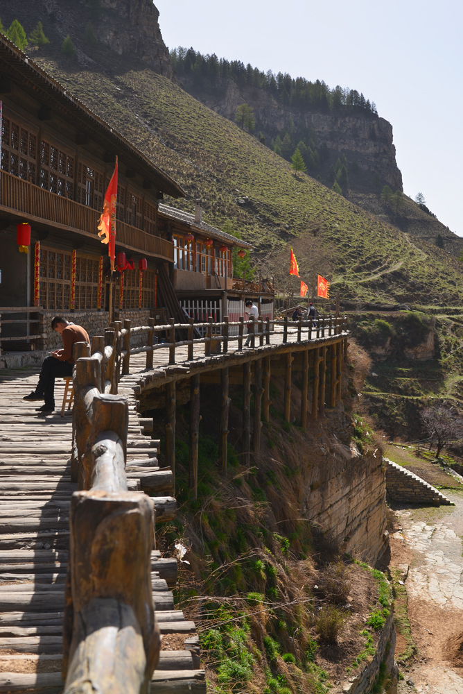 山西旅游图片——芦芽山之悬空村