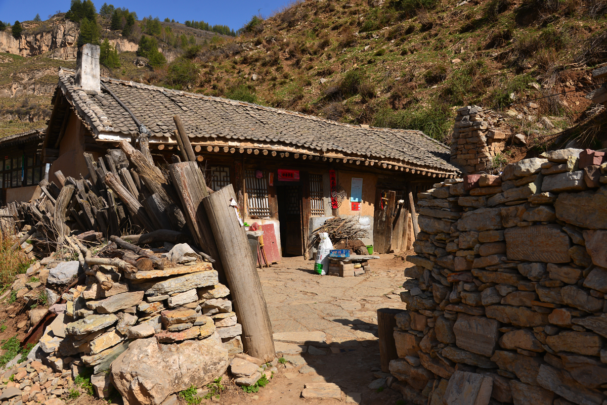 山西旅游图片——芦芽山之悬空村