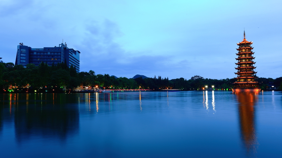 杉湖日月塔夜景 ( 桂林 )