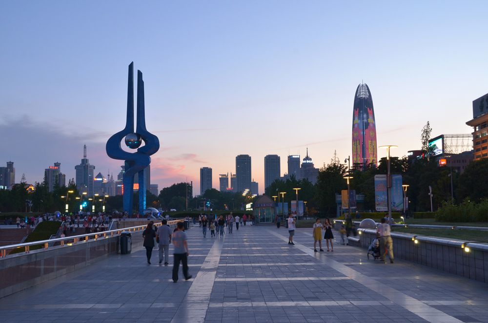 山东旅游图片—济南泉城广场