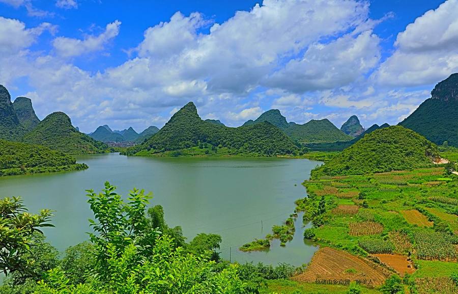 仫佬山乡奇景"睡美人"