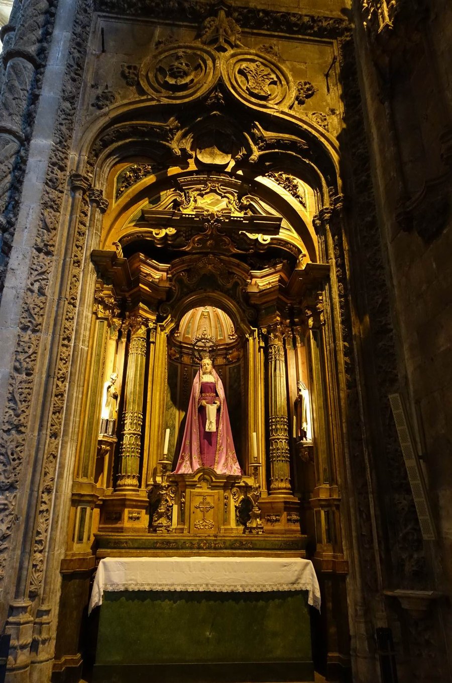 【热罗尼姆修道院旁的圣母玛丽亚教堂摄影图片