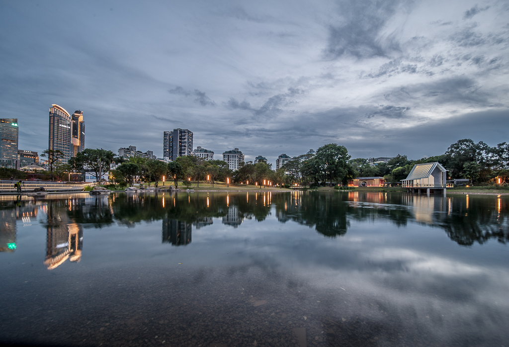 夜幕下香蜜湖公园