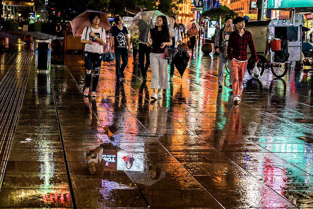 雨夜步行街