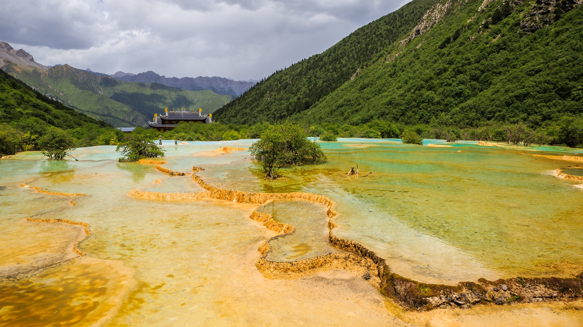 九寨沟地震后的黄龙景区