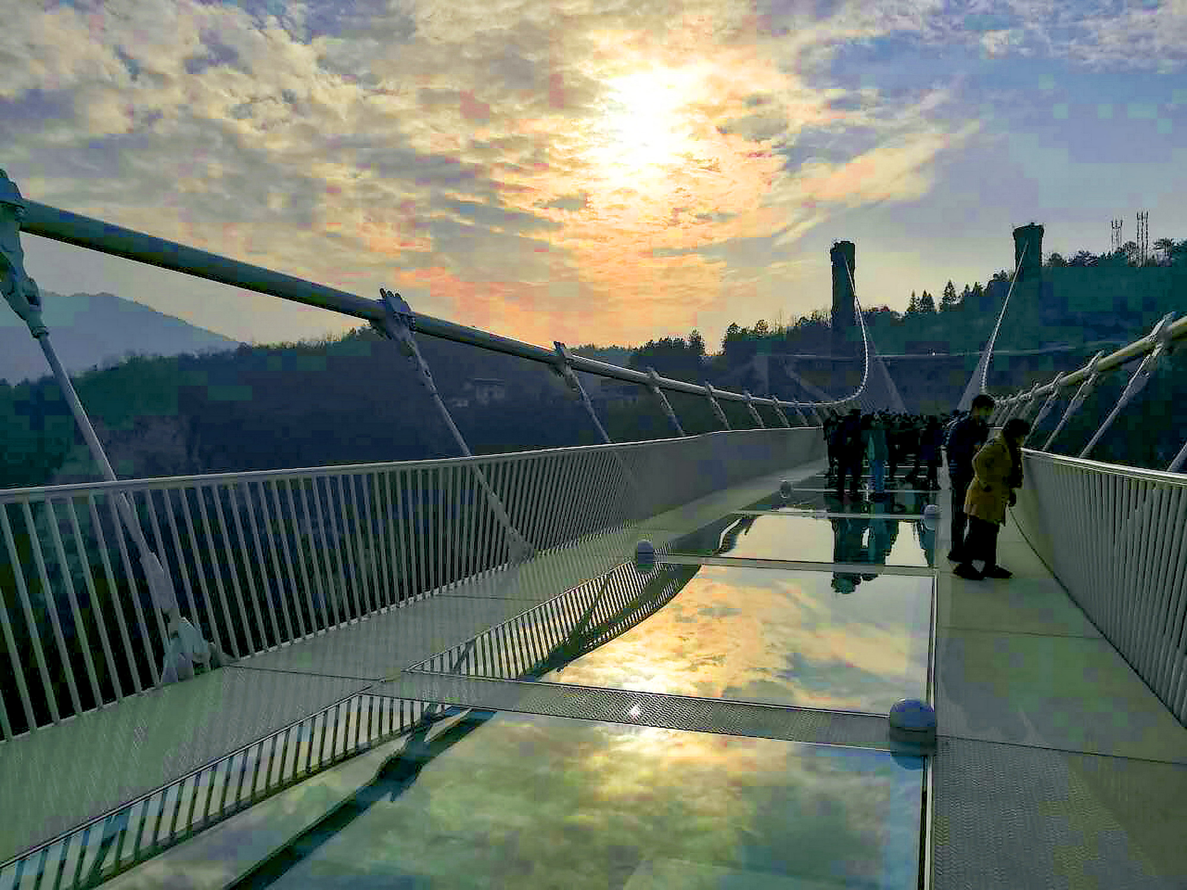 Spektakuläre Aussichten: China hat die längste Glasbrücke der Welt - n ...