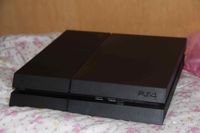 PS4美版500G数字机 使命13手柄 座充全套