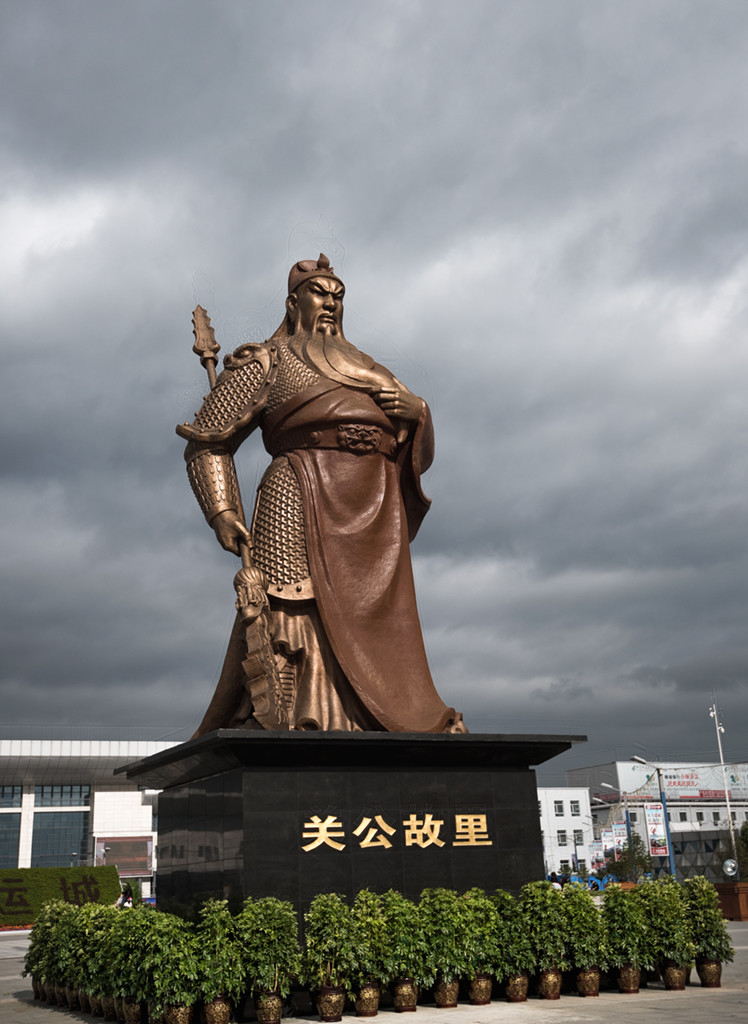 运城高铁北站关公铜像