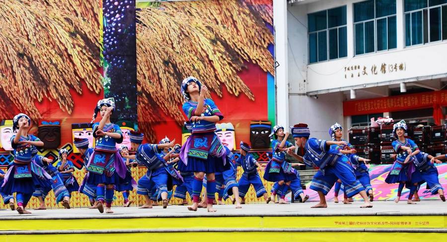 罗城第三届仫佬族依饭文化旅游节-民族歌舞表演