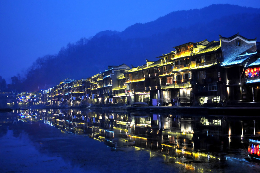 凤凰古镇美丽夜景