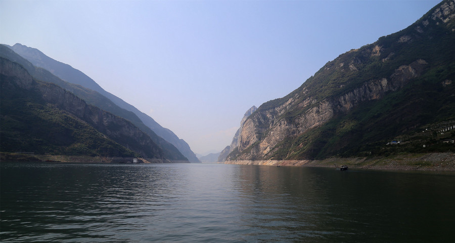 长江西陵峡两岸风光