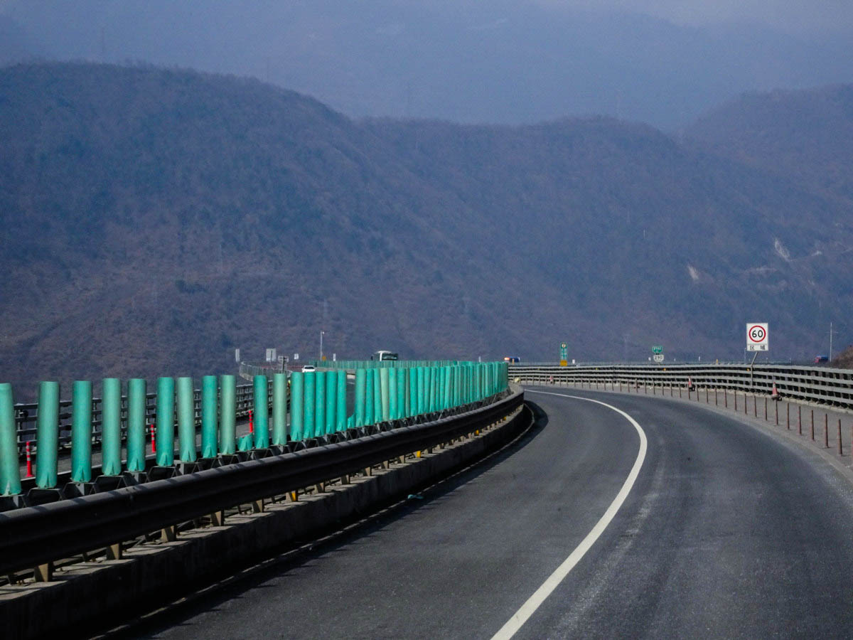 【原创】行驶在雅西高速路上