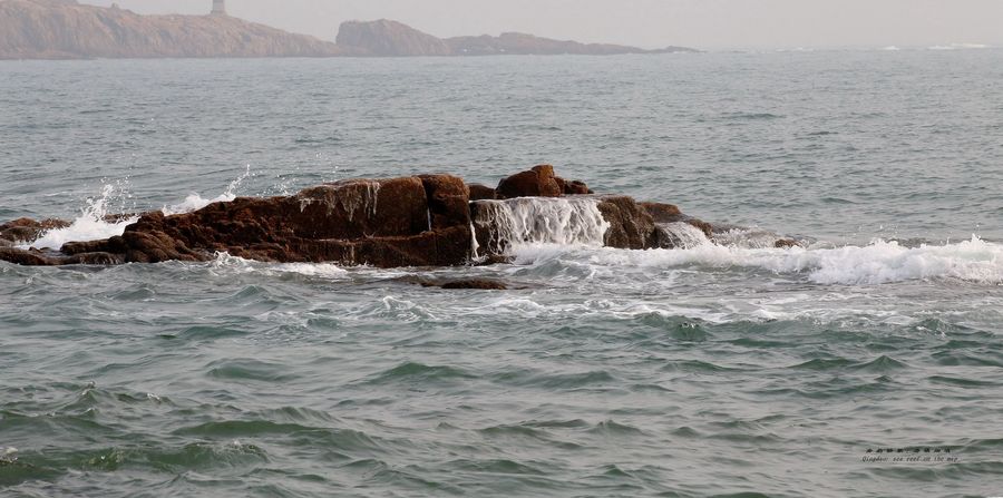 青岛映像:海滩细浪