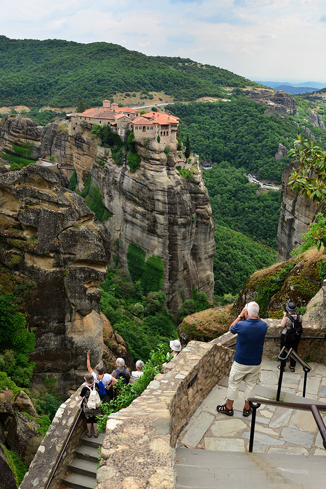 南欧、中欧6国旅游图片--希腊 山岩上的梅黛奥拉修道院