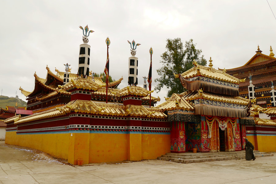 阿坝萨尔岗寺