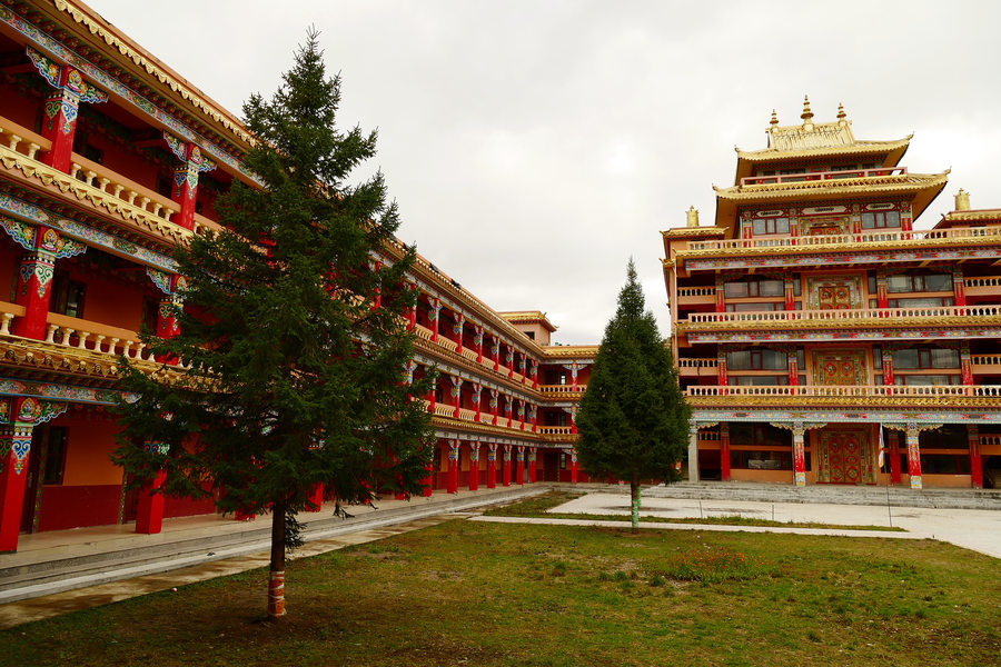 阿坝萨尔岗寺