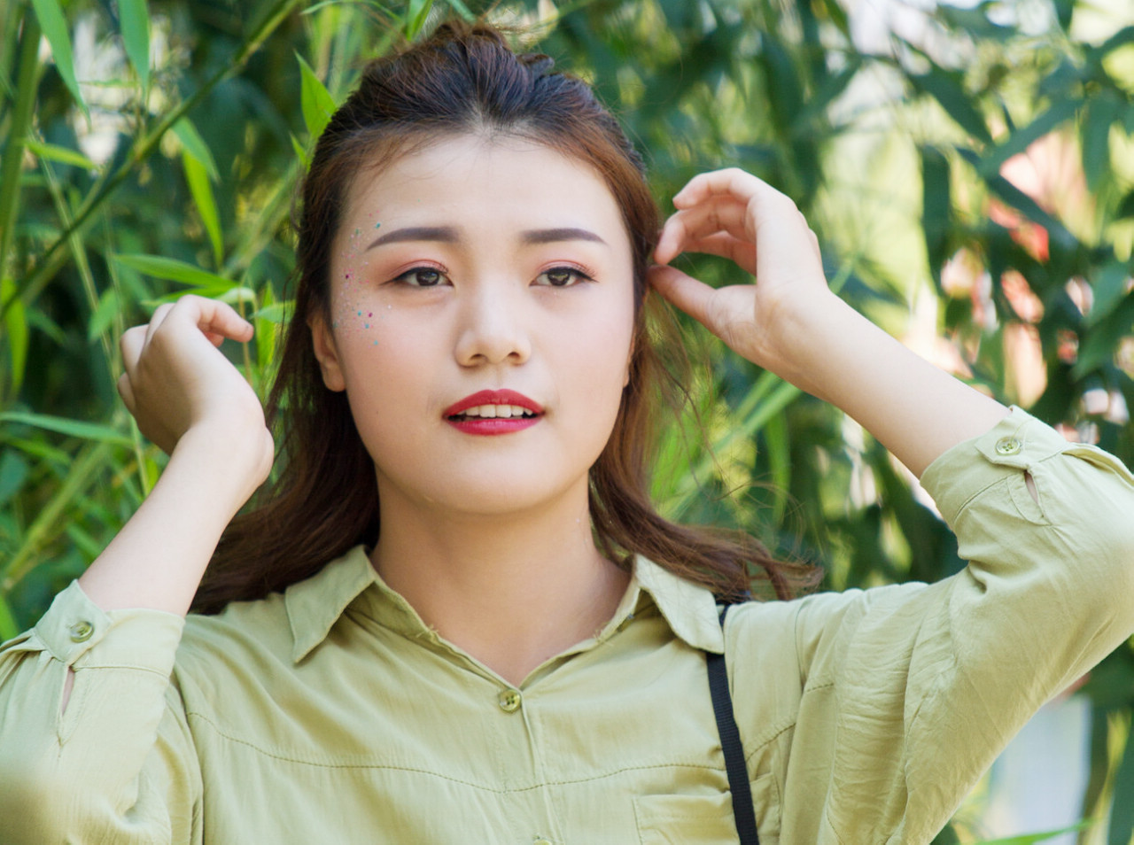 【玩老相机的女孩摄影图片】人像摄影_百姓一丁_太平洋电脑网摄影部落