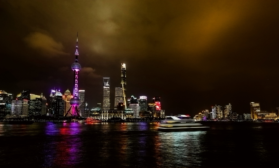 双胞胎拍上海外滩灯光夜景 (共p)