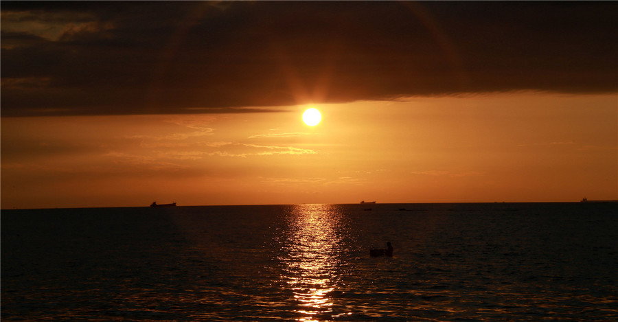 海滩夕阳红