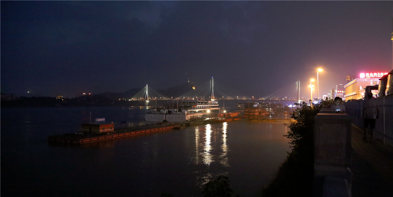 夜色斑斓宜昌滨江夜景