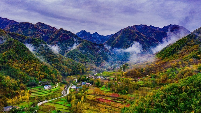 秦岭深处的两条绝美赏秋自驾路线. (共p)